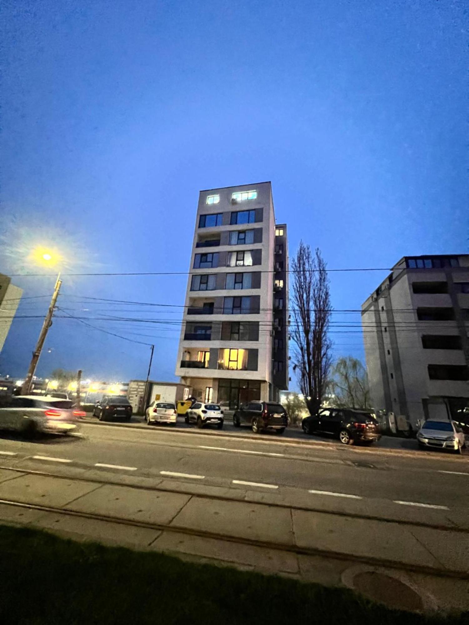 Delux Apartment Craiova Bagian luar foto