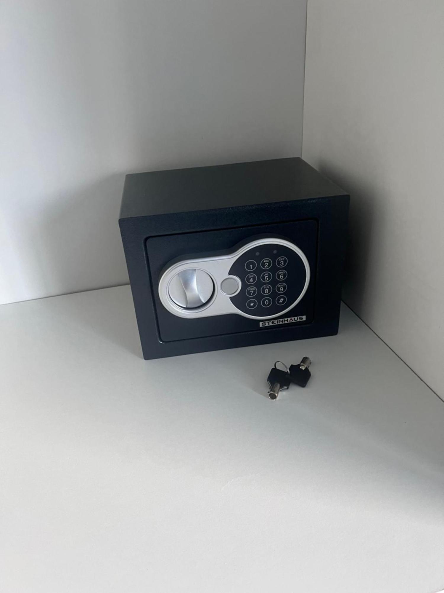 Delux Apartment Craiova Bagian luar foto